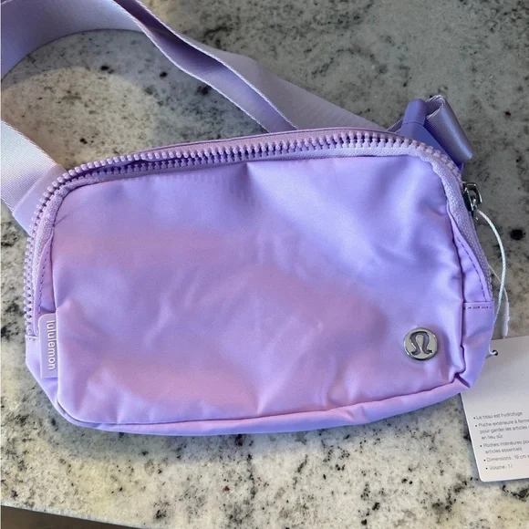 💜Lululemon Everywhere belt bag 1l Brand New in Purple lavender - Picture 1 of 6